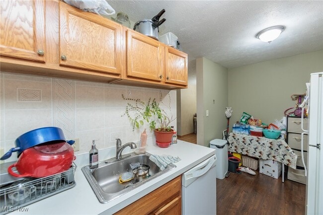 Building Photo - 25735 Lorain Rd