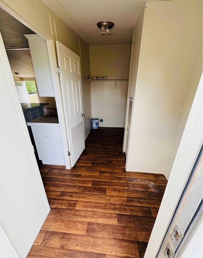 Building Photo - 3br 2ba on 1.5 acres in Blanchard!!