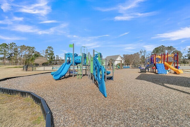 Building Photo - 534 Alderly Dr