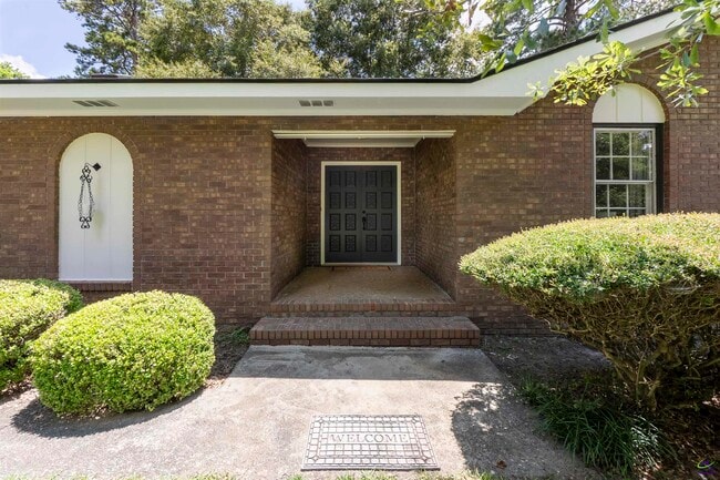 Building Photo - 1726 Greenwood Cir