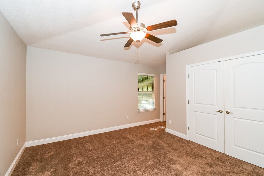 Building Photo - 2195 Thornbrook Dr