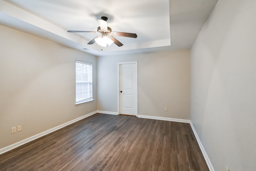 Building Photo - 5690 Bedford Loop W