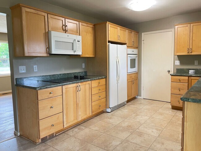 Building Photo - 3-Bedroom Home in SE Portland!