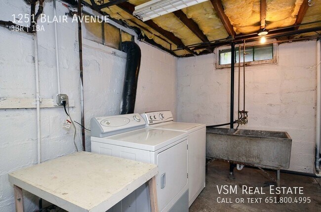 Building Photo - Beautiful 3 BD / 1 BA St. Paul Duplex.