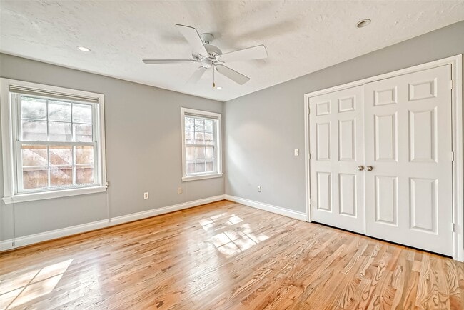 Building Photo - 3710 Linkview Dr