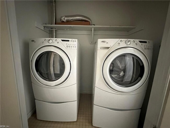 Building Photo - 1522 Brenland Cir