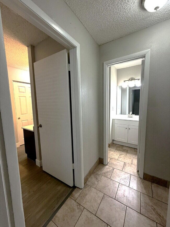 Building Photo - Updated & Clean 2BR Condo - Utilities Included - Laundry, Parking & Pool