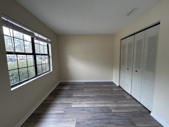 Building Photo - Apartment for Rent