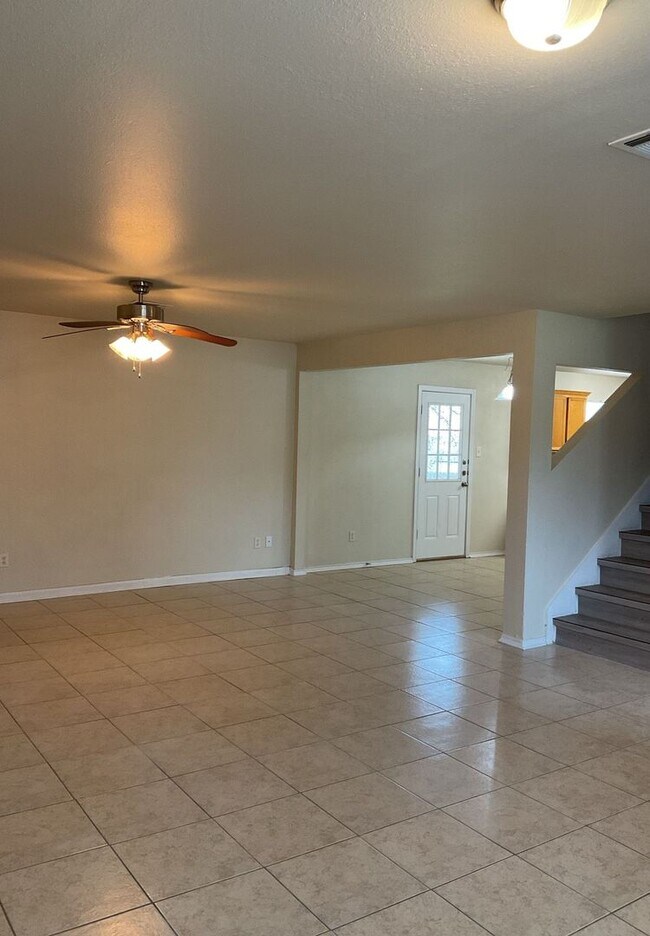 Building Photo - NEW FLOORING - AVAILABLE NOW!