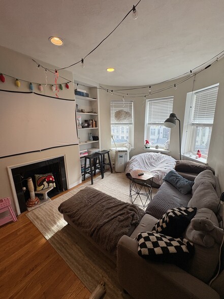 Building Photo - 35 Westland Ave