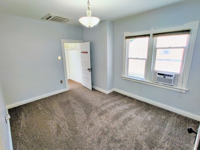 Building Photo - 228 N Pearl St