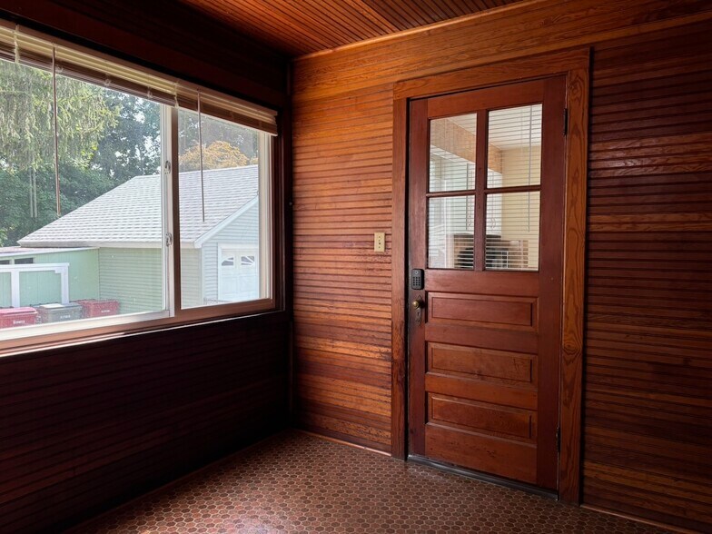 Building Photo - 97 Walnut St