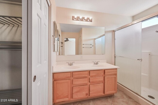Building Photo - 2621 E Waterview Ct