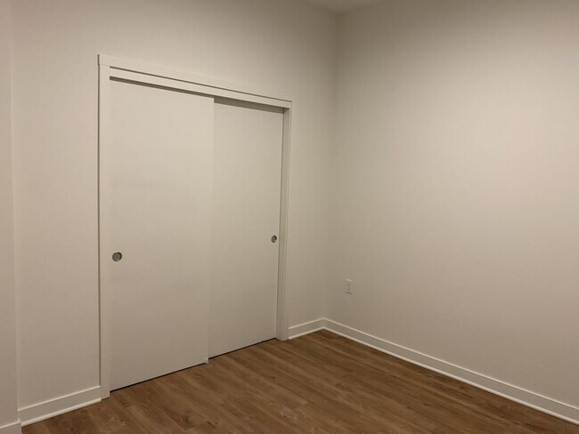 Building Photo - Modern One-Bedroom in the Heart of Wallingford!!!