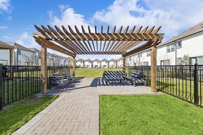 Building Photo - 2305 Silva Park Ln