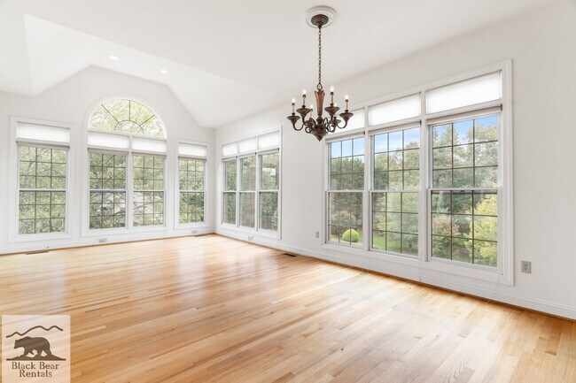 Building Photo - South AVL - Grand Residence in The Cotswol...