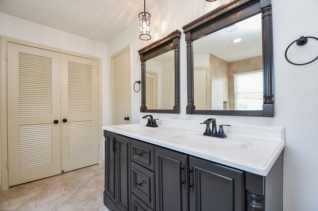 Building Photo - 8231 Bo Jack Dr