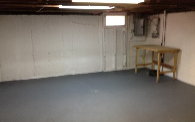 Building Photo - 2 Genetti Cir