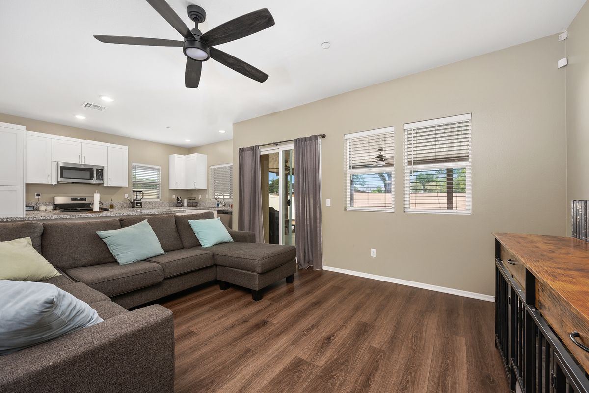 Building Photo - 475 Camellia Way