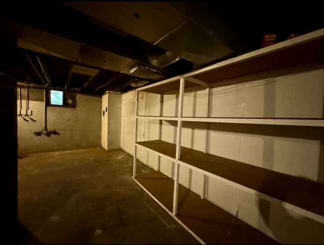 Building Photo - Vintage Living In Montavilla~ Front Porch~ Unfinished Basement~ Large Fully Fenced Yard