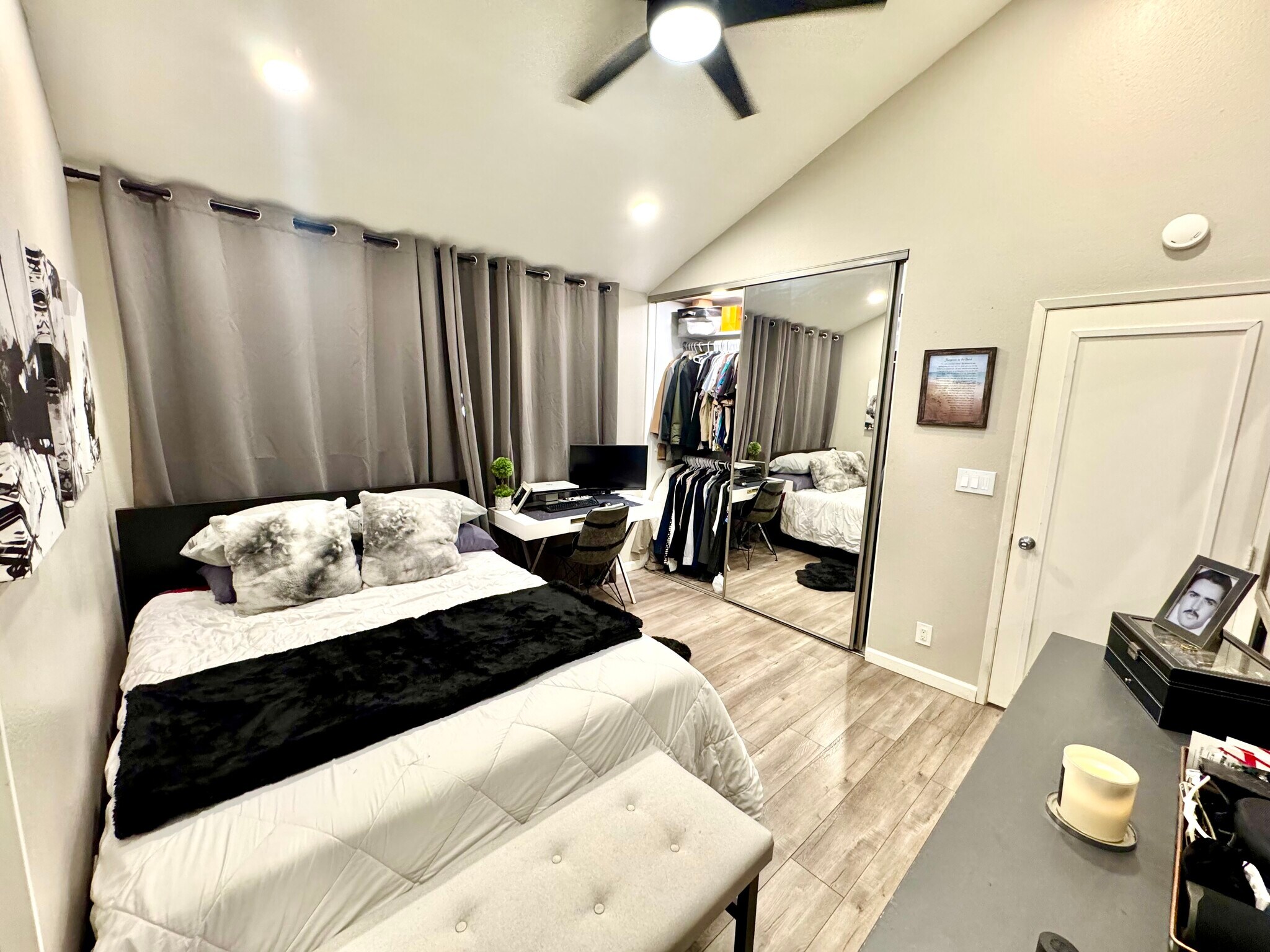 Building Photo - 1151 W Badillo St