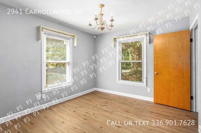 Building Photo - Spacious 3 Bedroom - Call Leasing Agent Li...