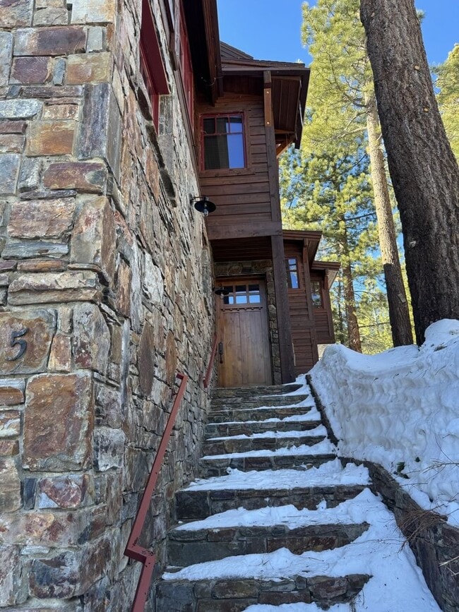 Building Photo - Luxury 5-Bedroom, 6-Bathroom Mountain Retreat – Hot Tub, Fireplaces, & More!