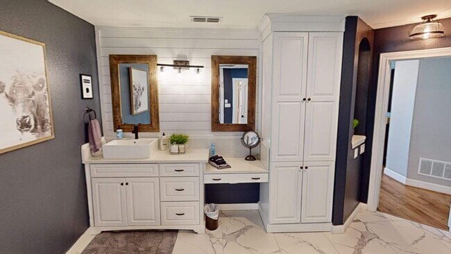 Building Photo - 430 Peninsula Dr