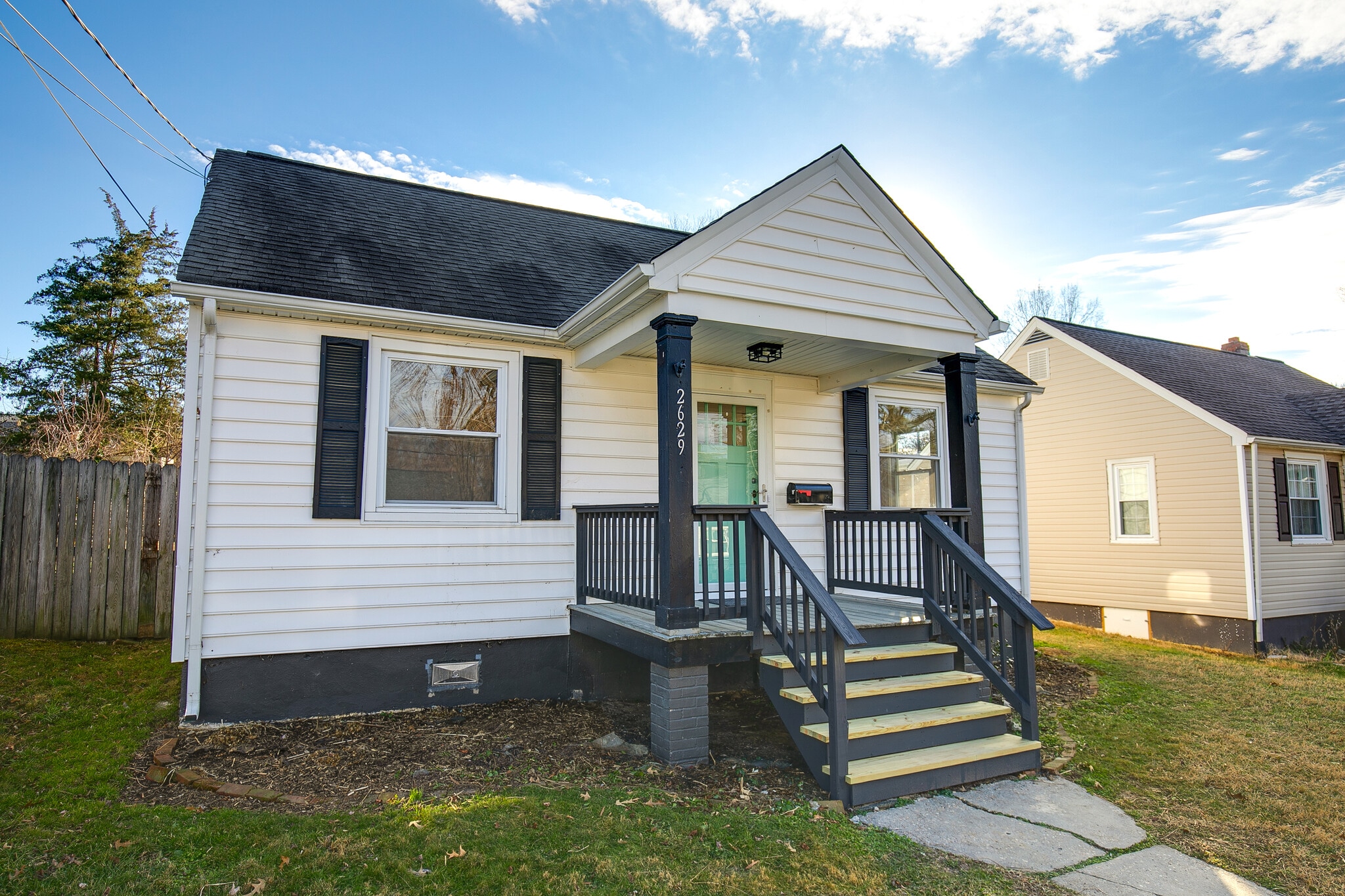 Building Photo - 2629 Dellrose Ave