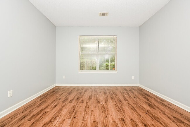 Building Photo - 1577 Red Briar Way