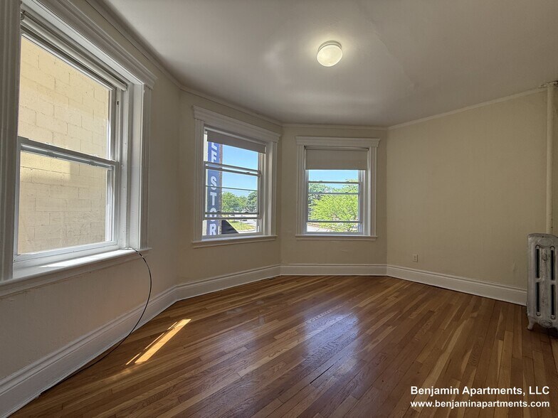 Building Photo - 1350 Comm.Ave. Unit 8