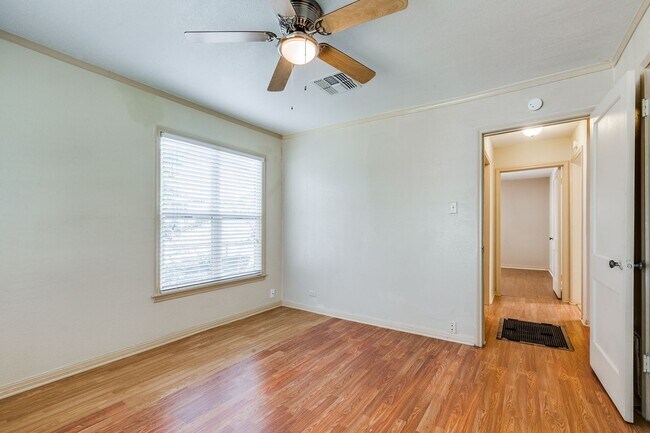 Building Photo - 322 Byrnes Dr