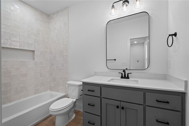 Building Photo - 576 S Willow Ave