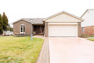 Building Photo - 12113 Volpe Dr
