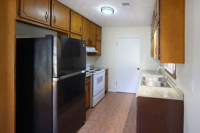 Building Photo - Magnolia Drive Duplex