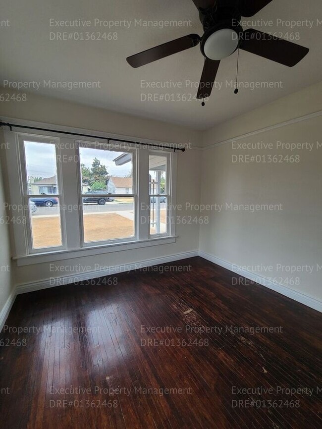 Building Photo - 3 bedroom/ 2 bathroom house located in East Bakersfield near a hospital and an elementary school.