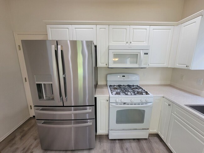 Building Photo - Charming Sammamish Home | 3 Bed + 2.5 Bath