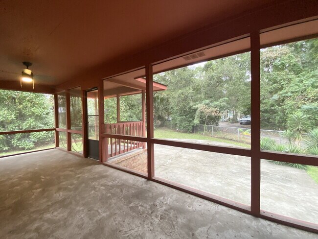 Building Photo - Single-family home on Hilton Head Island w...