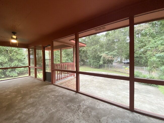 Building Photo - Single-family home on Hilton Head Island with NO HOA!