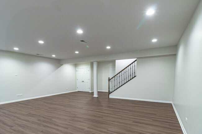 Building Photo - 1858 Crenshaw Cir