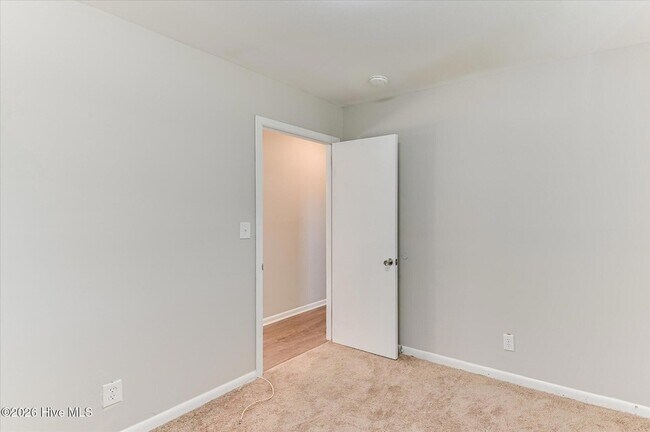 Building Photo - 1831 Cottonwood Dr