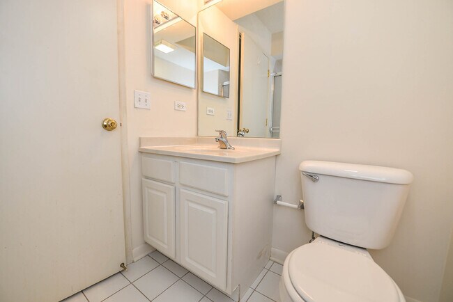 Building Photo - 8751 W Catherine Ave