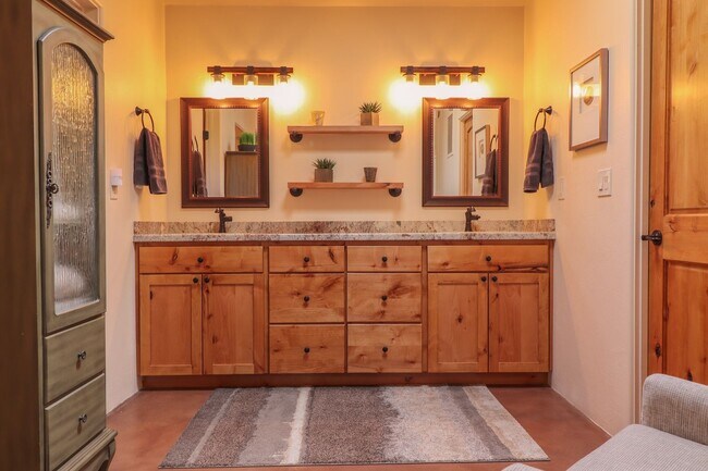 Building Photo - Contemporary Desert Beauty with Pool