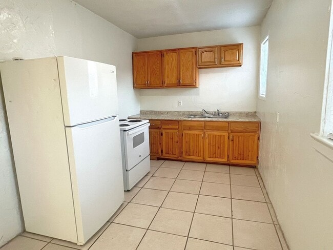 Building Photo - 1337 Winnifred St