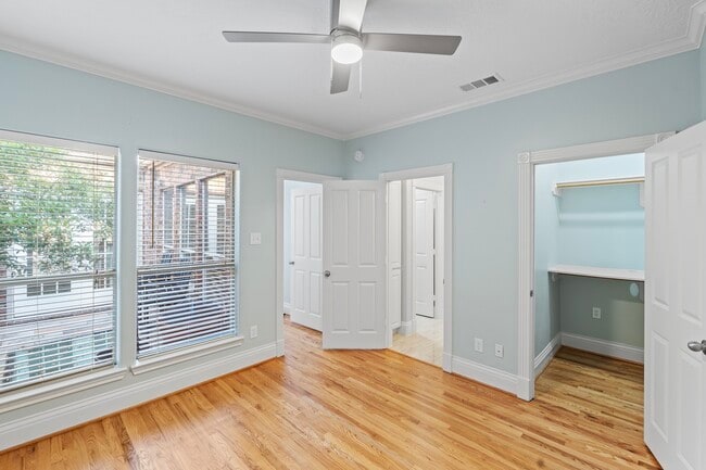 Building Photo - 4742 Post Oak Timber Dr