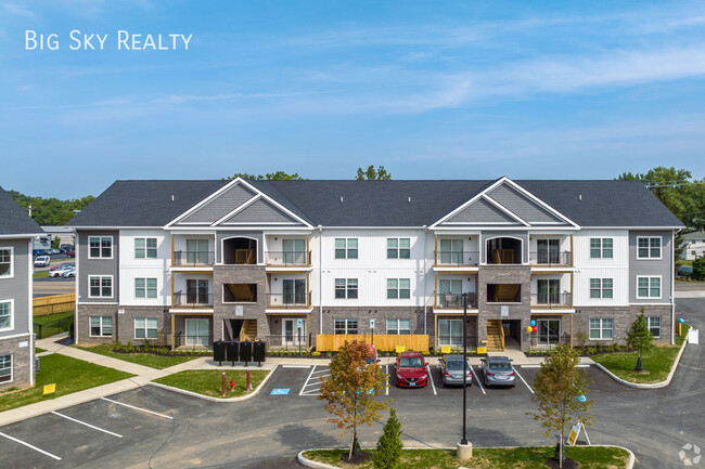 Building Photo - The Everett Apartments - Brand New Gahanna...