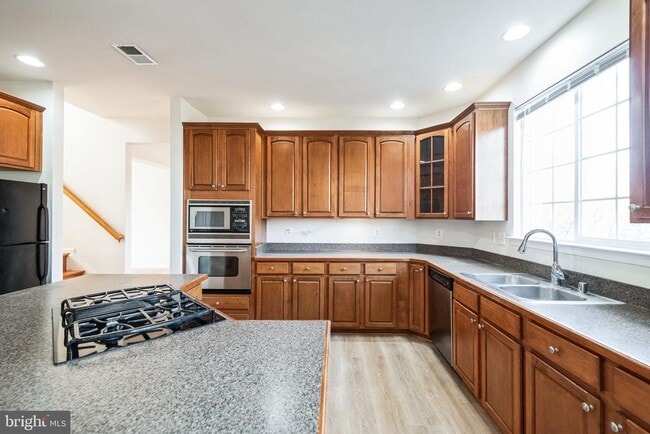 Building Photo - 215 Kemper Ct