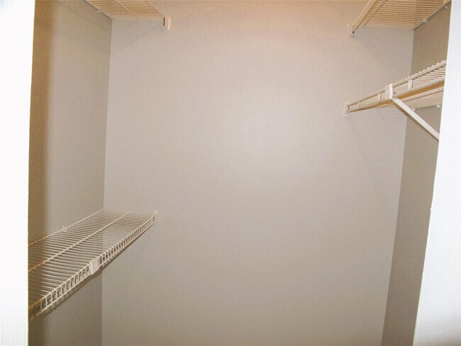 Building Photo - 1263 Ave