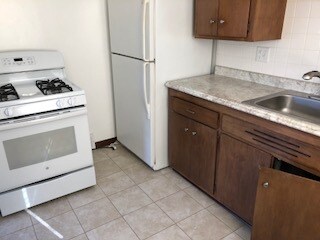 Kitchen - 4214 N Wilson Dr