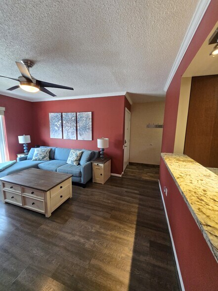 Building Photo - 5242 NE 6th Ave